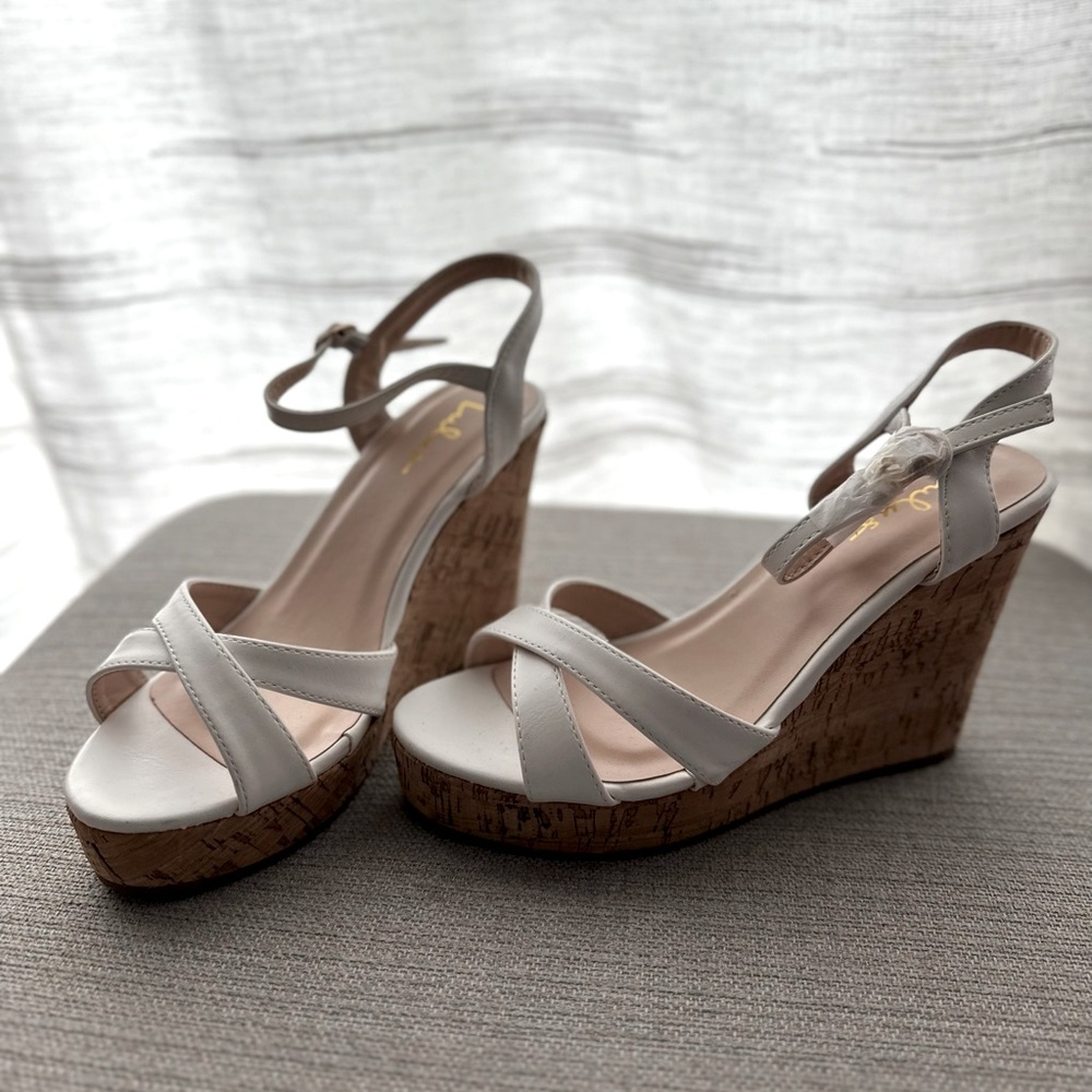 Nixie White Wedge Sandal Size 6
